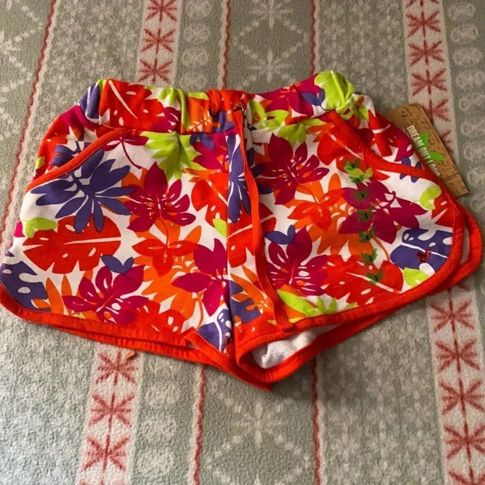 Dream out loud Floral Shorts sz. S NWT